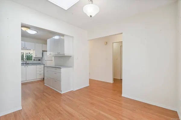 1184 Clarke Rd ##4, Central Saanich, BC V8N 2C3