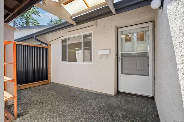 1184 Clarke Rd ##4, Central Saanich, BC V8N 2C3