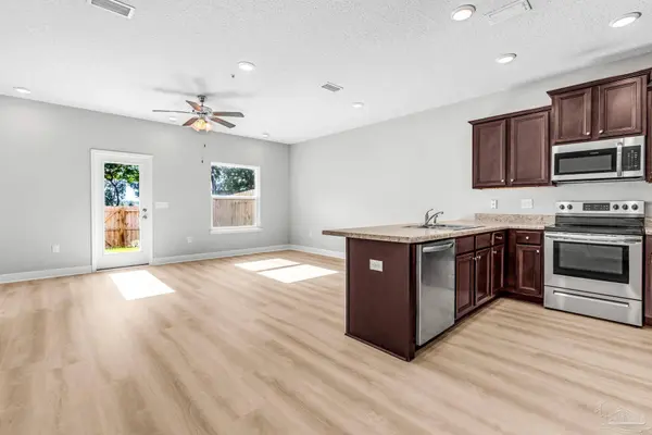 6036 Royal Port Ct, Pensacola, FL 32526