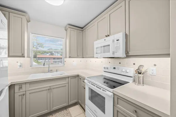 2600 SE OCEAN BLVD #DD-8, Stuart, FL 34996