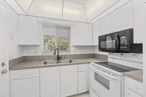 2 GARDEN ST #203M, Tequesta, FL 33469
