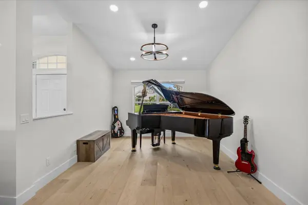 122 Queen Frederika CT, Hutchinson Island, FL 34949