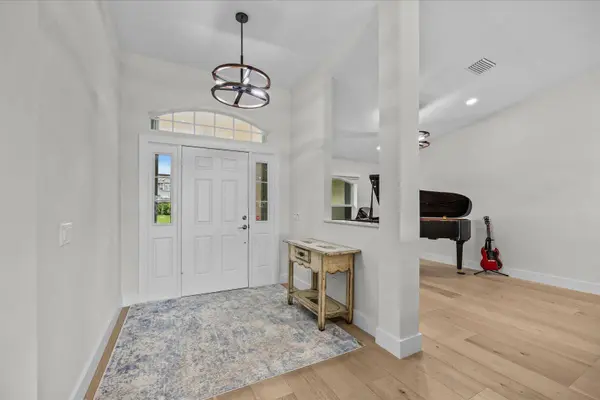 122 Queen Frederika CT, Hutchinson Island, FL 34949