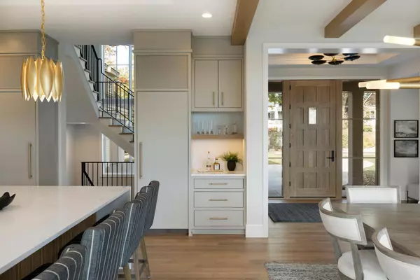 1038 Lake ST E, Wayzata, MN 55391