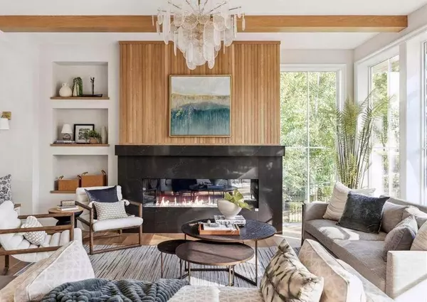 1038 Lake ST E, Wayzata, MN 55391