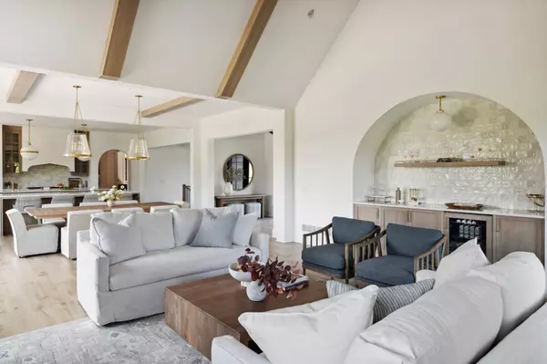 1202 La Salle ST, Wayzata, MN 55391