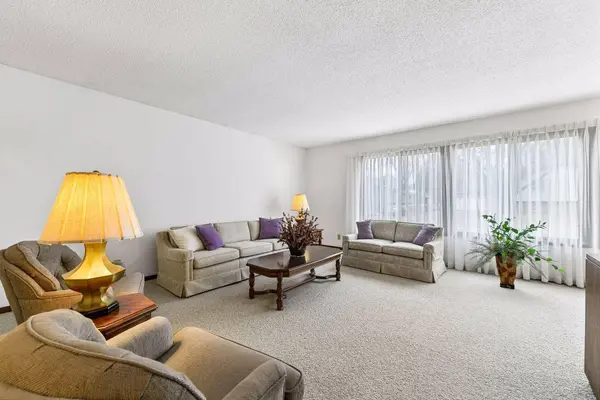 8706 Westwind CIR, Eden Prairie, MN 55344