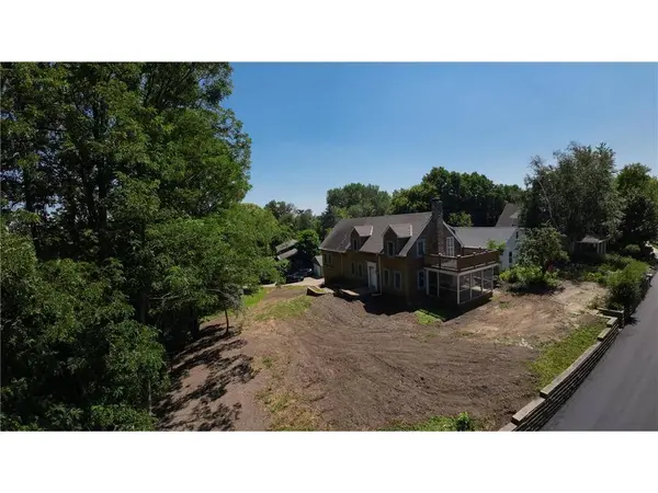 1202 La Salle ST, Wayzata, MN 55391