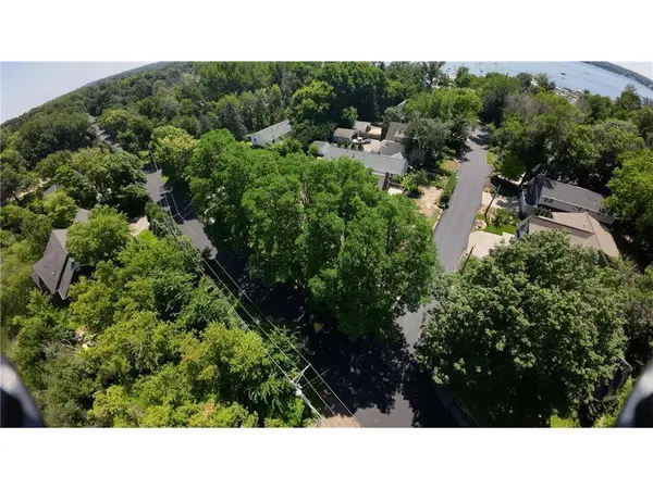 1202 La Salle ST, Wayzata, MN 55391