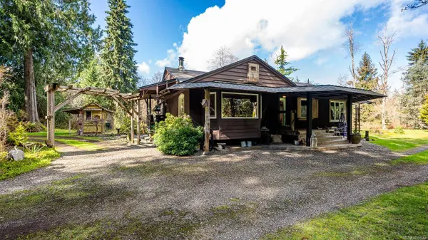 8131 Macartney Dr, Fanny Bay, BC V0R 1W0