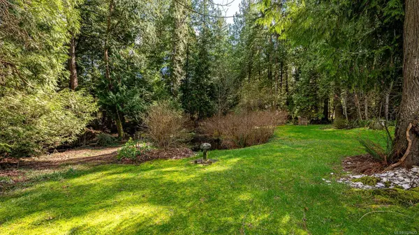 8131 Macartney Dr, Fanny Bay, BC V0R 1W0