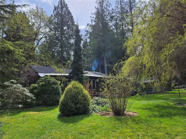 8131 Macartney Dr, Fanny Bay, BC V0R 1W0