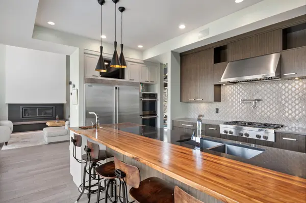 1555 Kicking Horse Way-22
