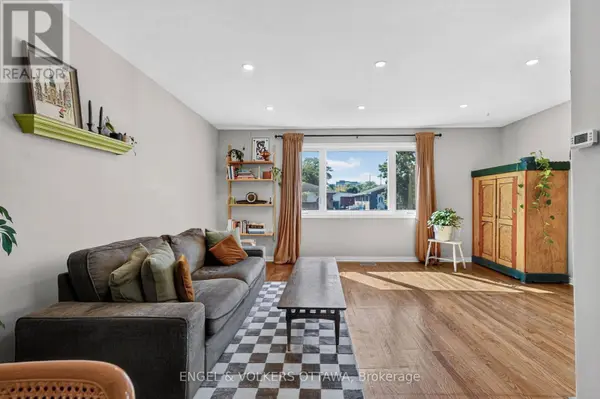 793 TROJAN AVENUE, Ottawa, ON K1K2P6