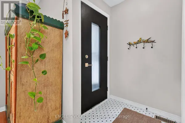793 TROJAN AVENUE, Ottawa, ON K1K2P6