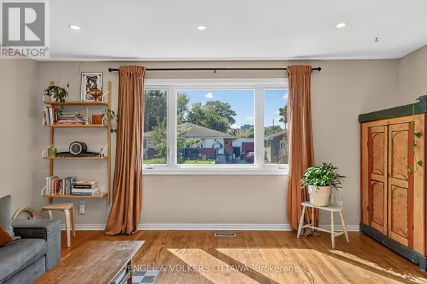 793 TROJAN AVENUE, Ottawa, ON K1K2P6