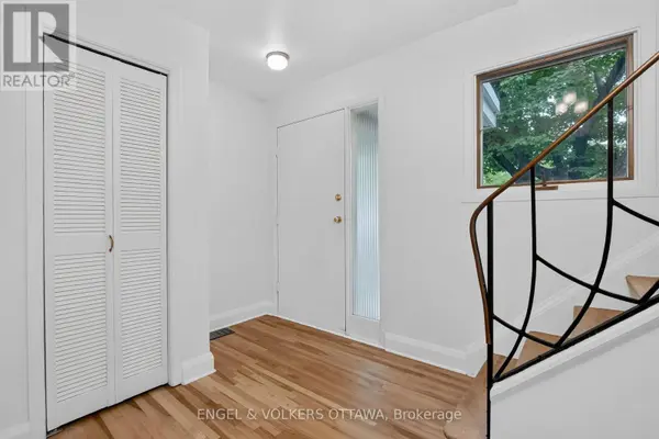 35 BEDFORD CRESCENT, Ottawa, ON K1K0E6