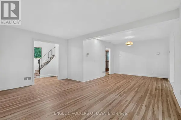 35 BEDFORD CRESCENT, Ottawa, ON K1K0E6