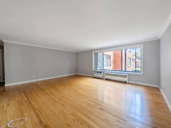 2704 W Lunt AVE #203, Chicago, IL 60645
