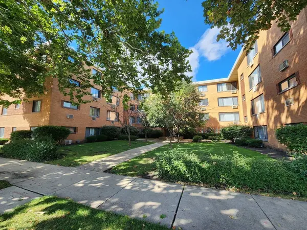 2704 W Lunt AVE #203