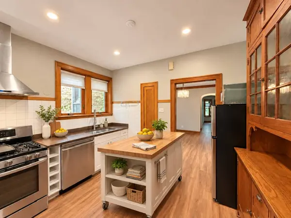 1919 W Waveland AVE #1, Chicago, IL 60613