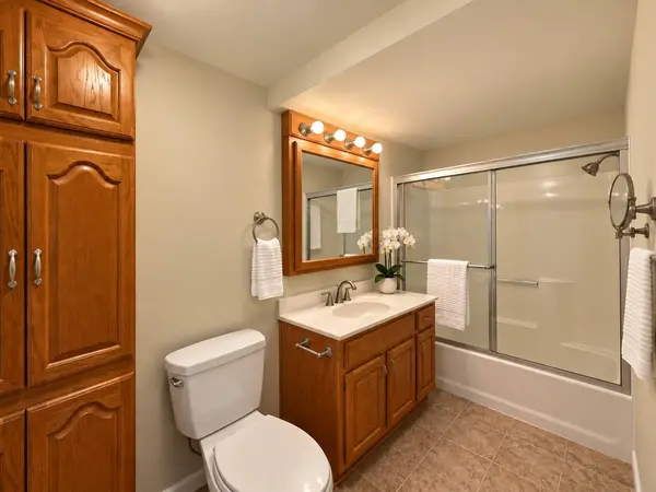 680 W Kathleen DR W, Des Plaines, IL 60016