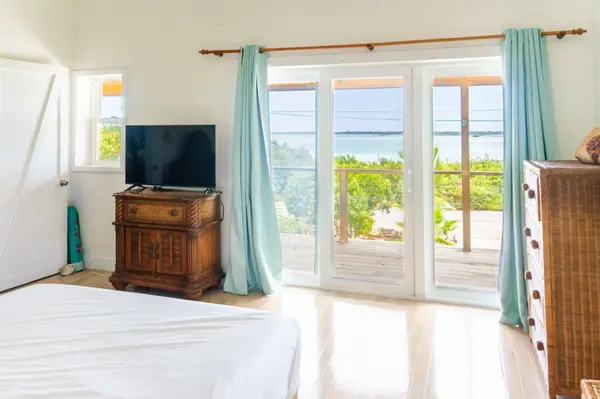 BELMONT, BOTTLE CREEK, North Caicos, BC