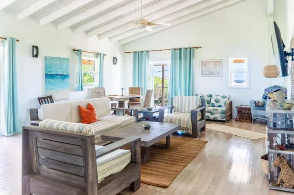 BELMONT, BOTTLE CREEK, North Caicos, BC