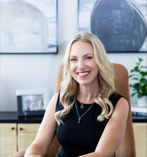 Julie Wassel Headshot