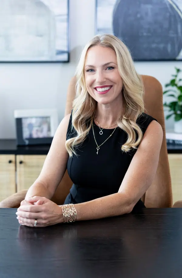 Julie Wassel Headshot