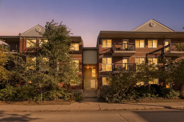 4 Omeara St #3, Ottawa, ON K1Y 4T1