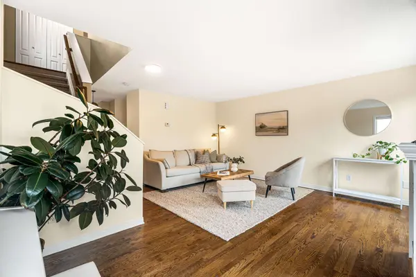 2032 P AVE, Alta Vista And Area, ON K1G 6G7