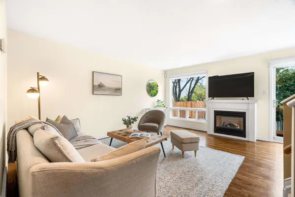 2032 P AVE, Alta Vista And Area, ON K1G 6G7