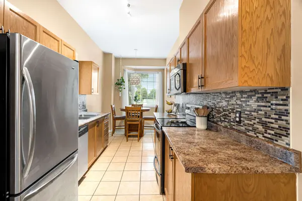 2032 P AVE, Alta Vista And Area, ON K1G 6G7