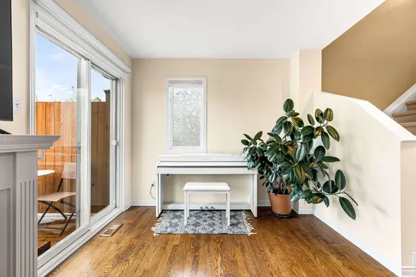 2032 P AVE, Alta Vista And Area, ON K1G 6G7