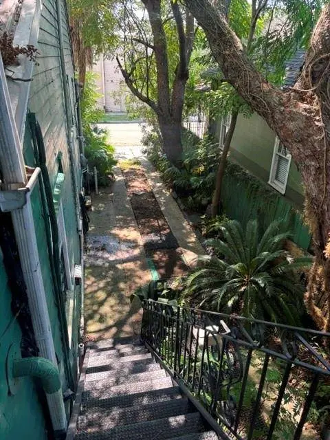 8127 MAPLE ST, New Orleans, LA 70118