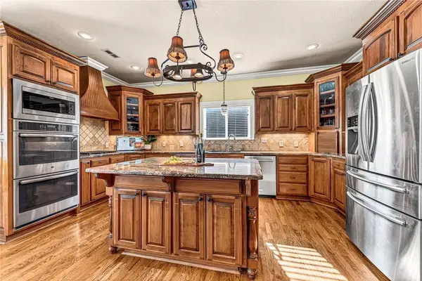 1406 NE Bluff Spring Ave, Bentonville, AR 72712