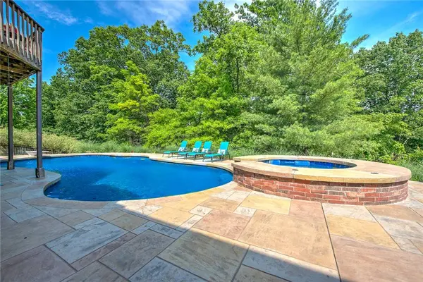 1406 NE Bluff Spring Ave, Bentonville, AR 72712