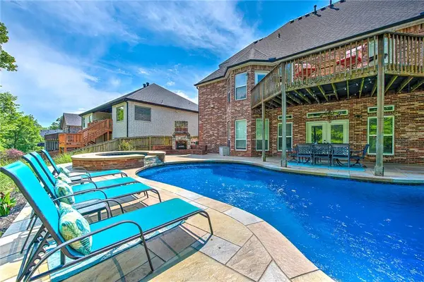 1406 NE Bluff Spring Ave, Bentonville, AR 72712