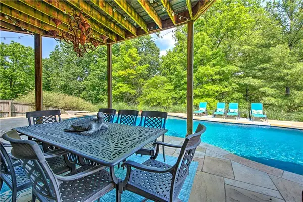 1406 NE Bluff Spring Ave, Bentonville, AR 72712