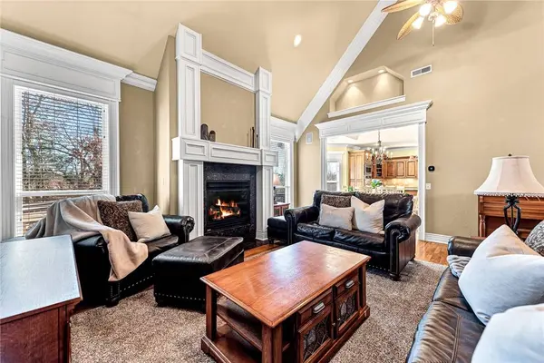 1406 NE Bluff Spring Ave, Bentonville, AR 72712