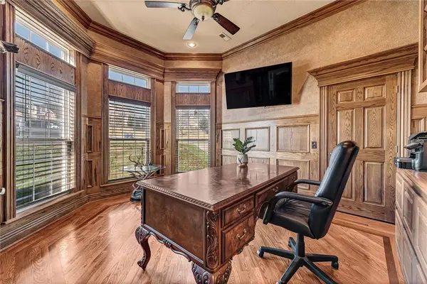1406 NE Bluff Spring Ave, Bentonville, AR 72712