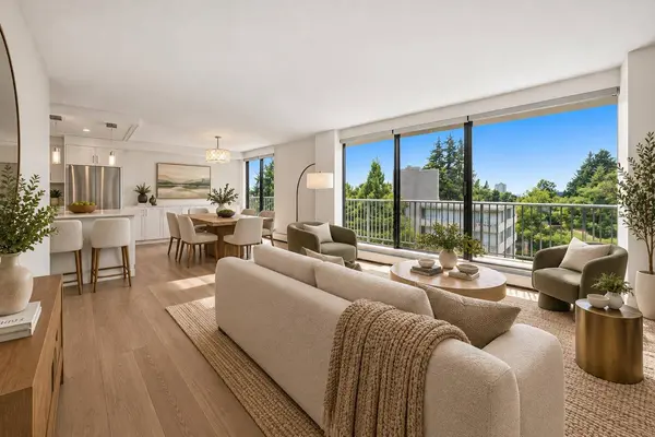 1745 Esquimalt AVE #802, West Vancouver, BC V7V 1R7