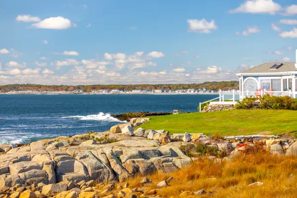 Top Real Estate Agents in Portsmouth, NH: Who to Trust With Your Home Search,Laura Lauren