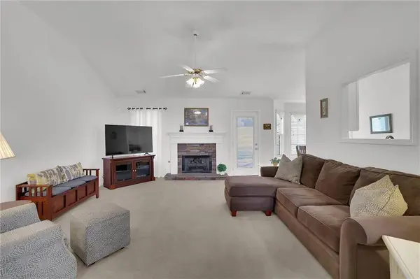 6185 Devonshire DR, Flowery Branch, GA 30542