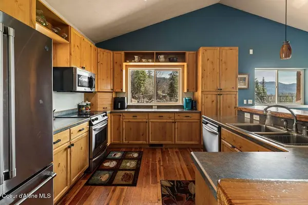 8919 E Challenge RD, Hayden, ID 83835