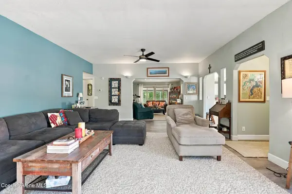 420 Rockview DR, Priest River, ID 83856