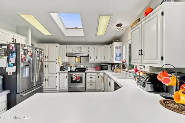 420 Rockview DR, Priest River, ID 83856