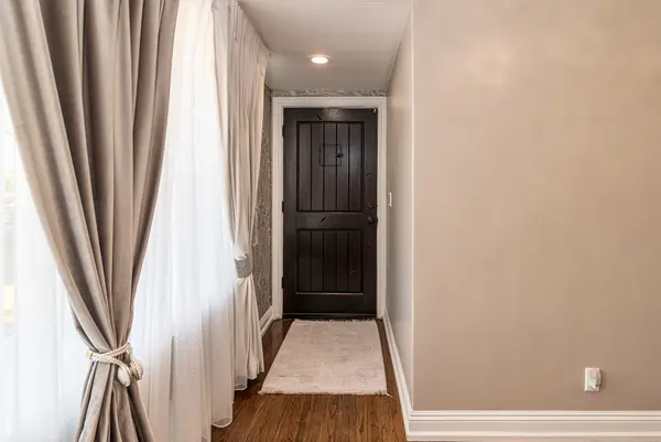 6449 Radford Avenue, Los Angeles, CA 91606