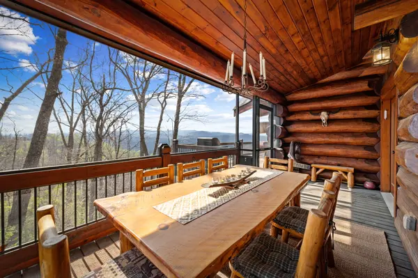 602 Overlook Dr, Blue Ridge, GA 30513